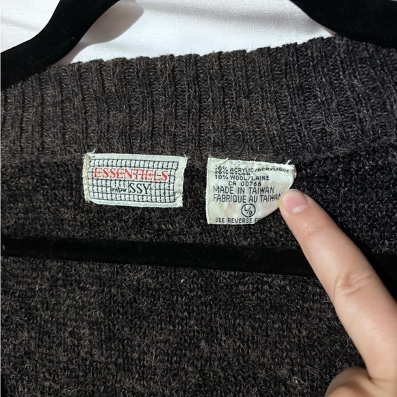 Black Paisley Printed Wool Vneck Knit Sweater Jumper Essentiels Size Large - Picture 6 of 7